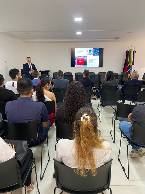 Visita de alunos a PGE 3.jpg