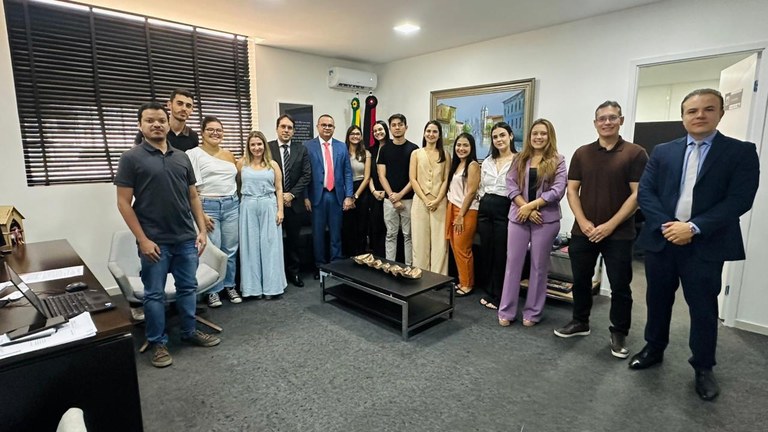 visita alunos direito.jpeg visita alunos direito.jpeg