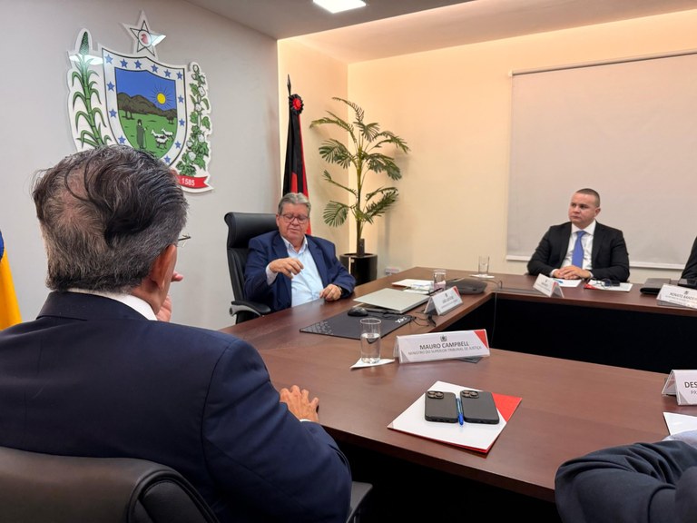 Visita Ministro Campbell reunião 1.jpg