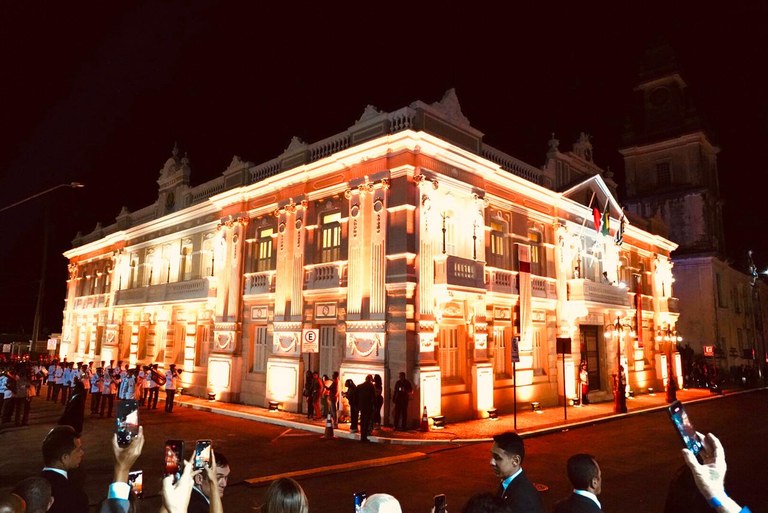 Palacio iluminado.jpeg